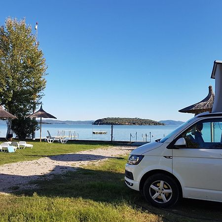 Camping Village Punta Navaccia Туоро-суль-Тразимено Экстерьер фото