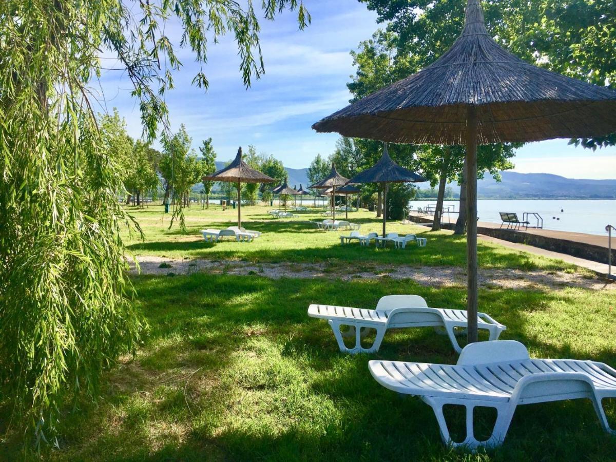 Camping Village Punta Navaccia Туоро-суль-Тразимено Экстерьер фото