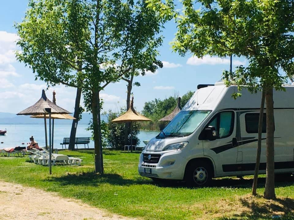 Camping Village Punta Navaccia Туоро-суль-Тразимено Экстерьер фото