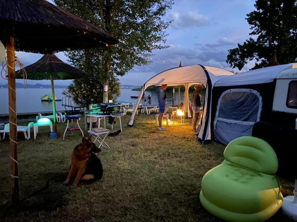 Camping Village Punta Navaccia Туоро-суль-Тразимено Экстерьер фото